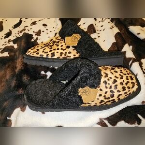 Ariat Women's Jackie Square Toe Leopard Print Slippers